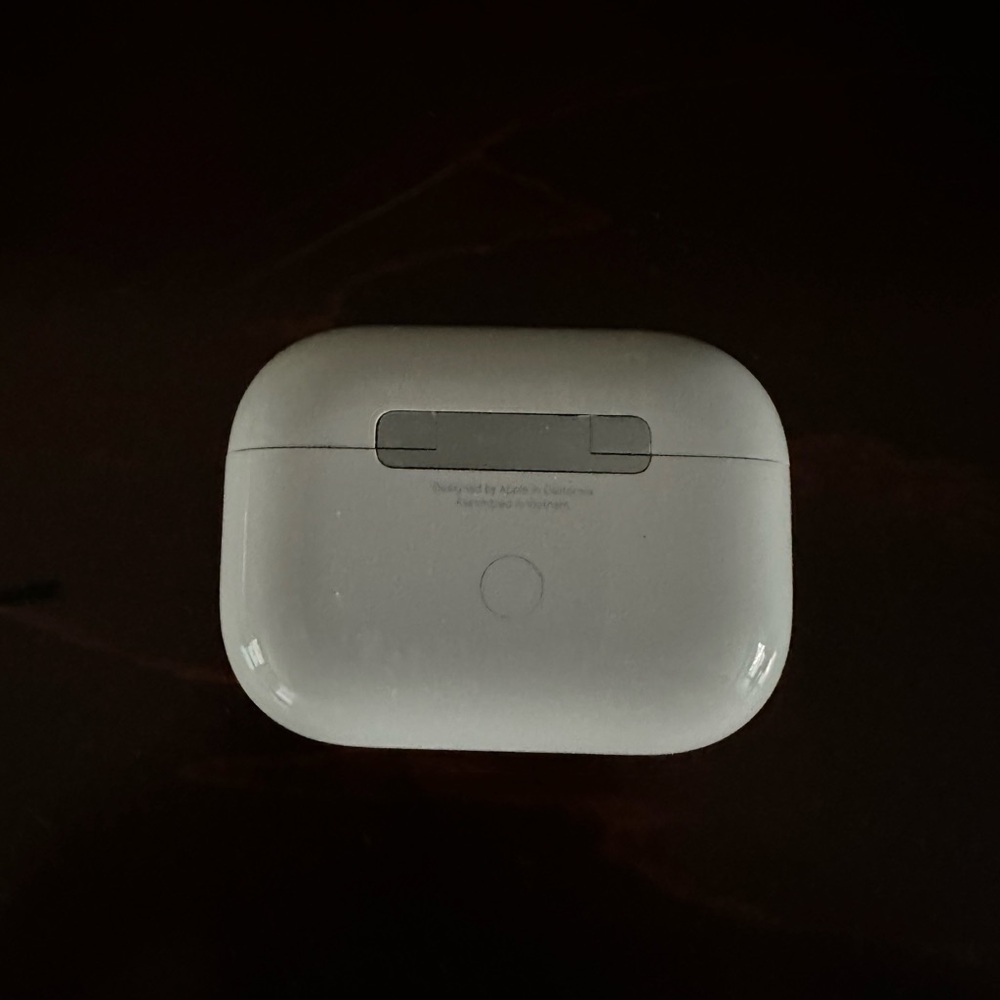 Apple AirPods Pro with White Charging Case - Picture 3 of 4